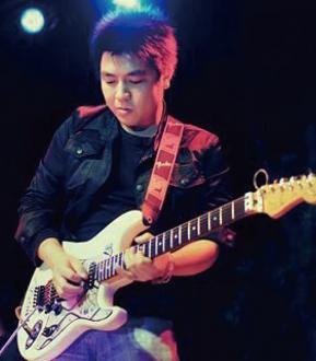邓亮-吉他教师